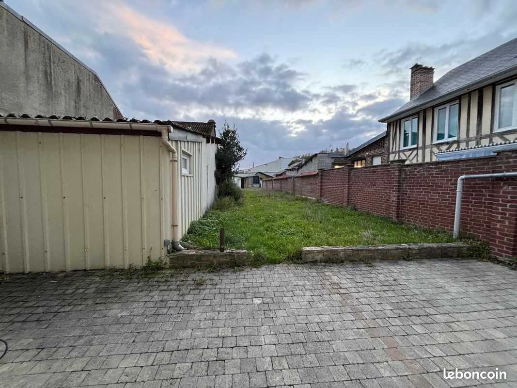 Maison 8 pièces 385 m² · à Aumale · 385 m² · 158 000 €