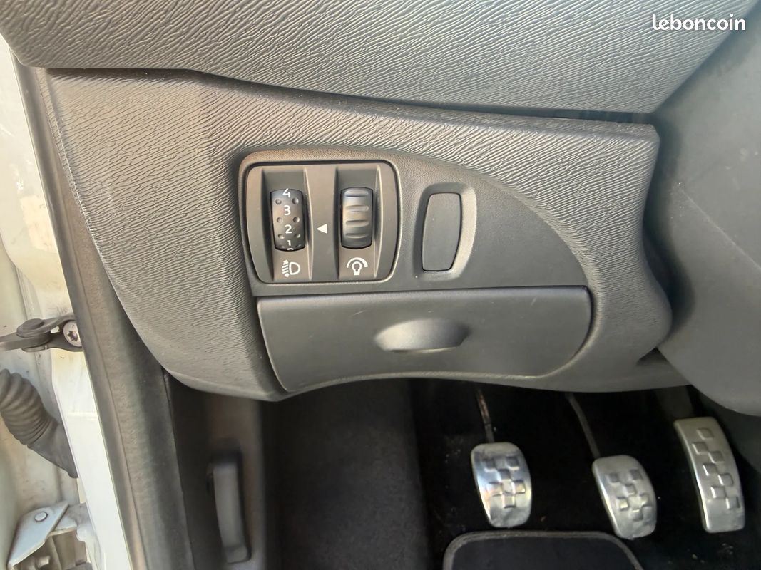 RENAULT Twingo RS 1.6 130ch - 2011 - 110 000 km - Kit Distribution fait à 109000 - Demi ligne - Suivi Complet (image 19)