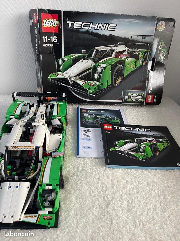 Voiture de course LEGO TECHNIC 24 h du mans 42039 (image 2)