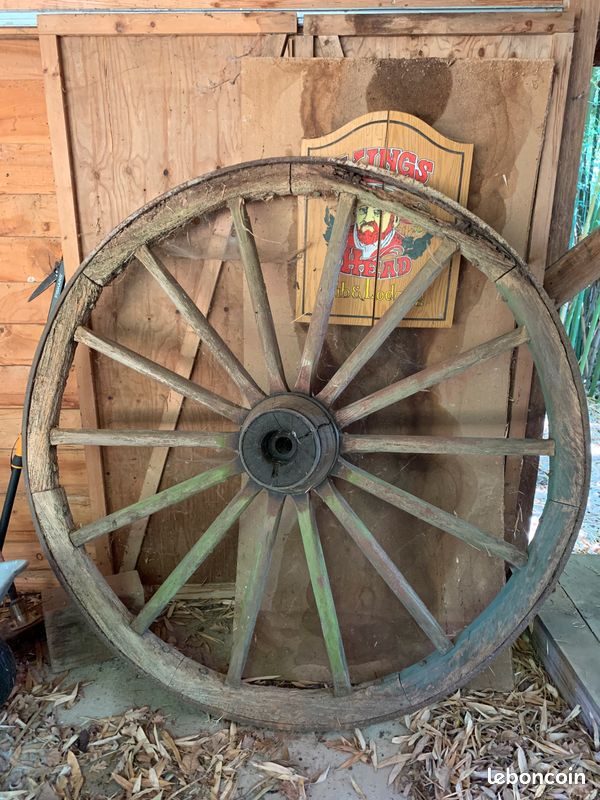 Grande roue ancienne à renover (image 1)