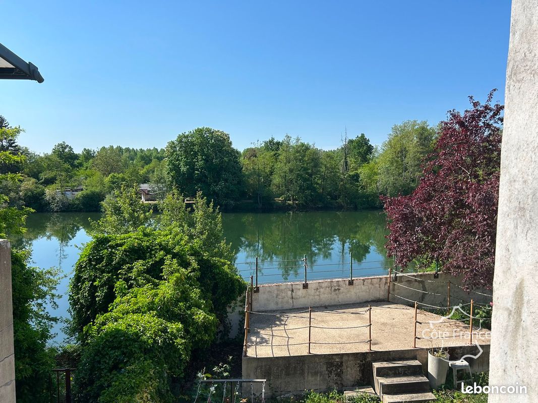 Maison 7 pièces 131 m² · à Laroche-Saint-Cydroine · 131 m² · 115 000 €