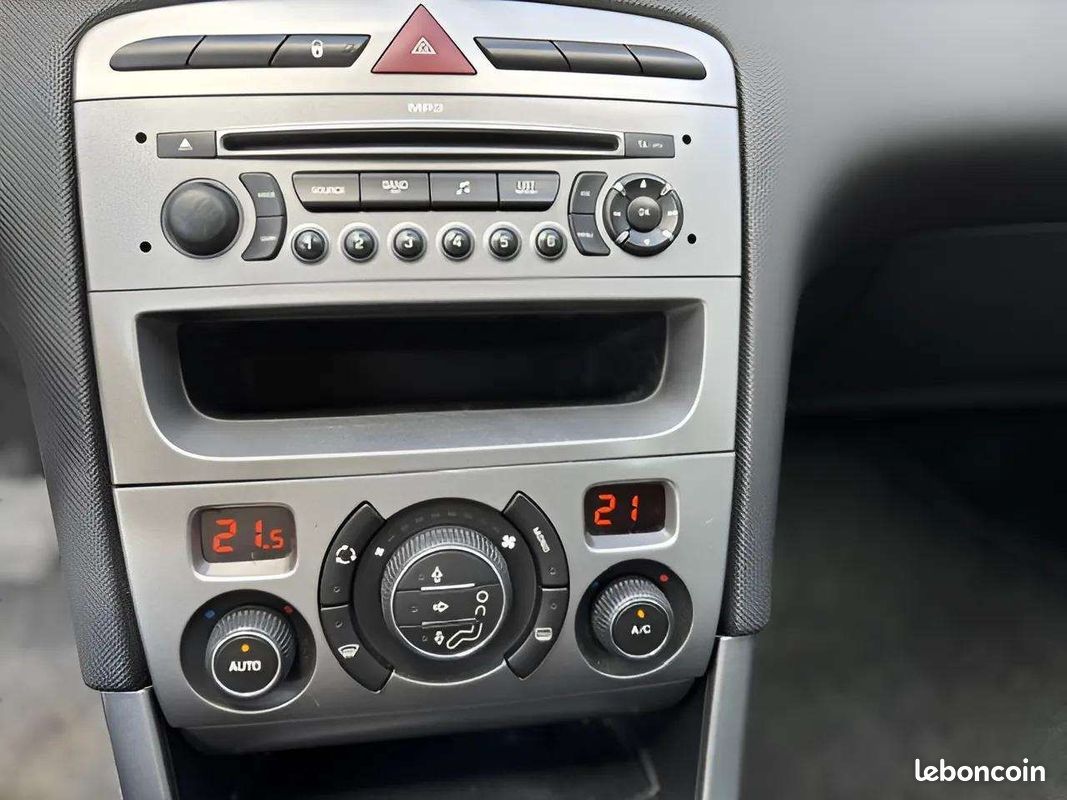 Peugeot 308 1.6 VTI 16V PREMIUM 5P (image 17)