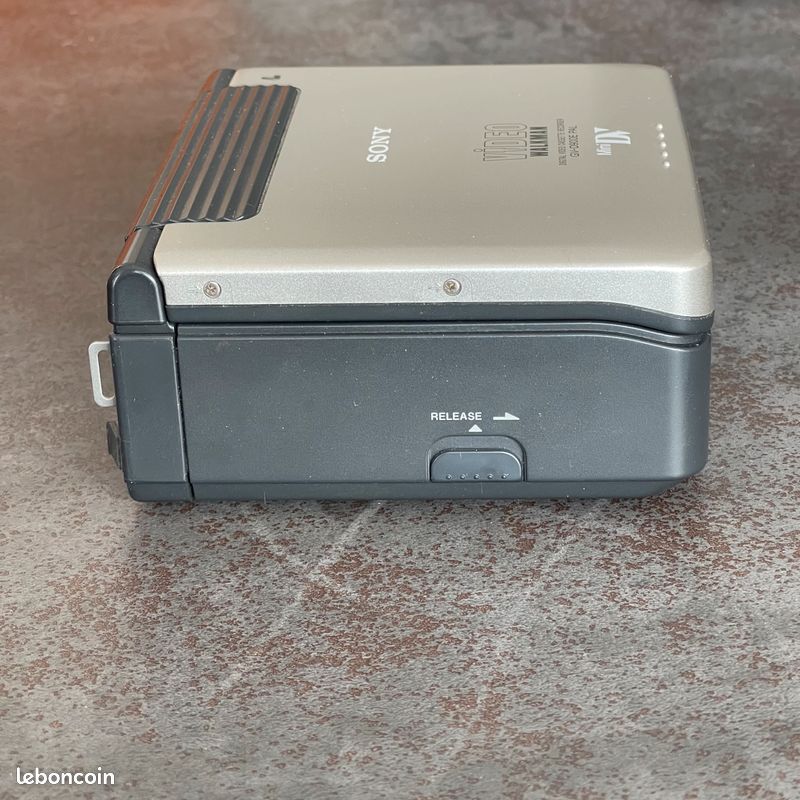 Magnétoscope Mini DV Sony Walkman GV-D900E – PAL – Occasion Fonctionnel