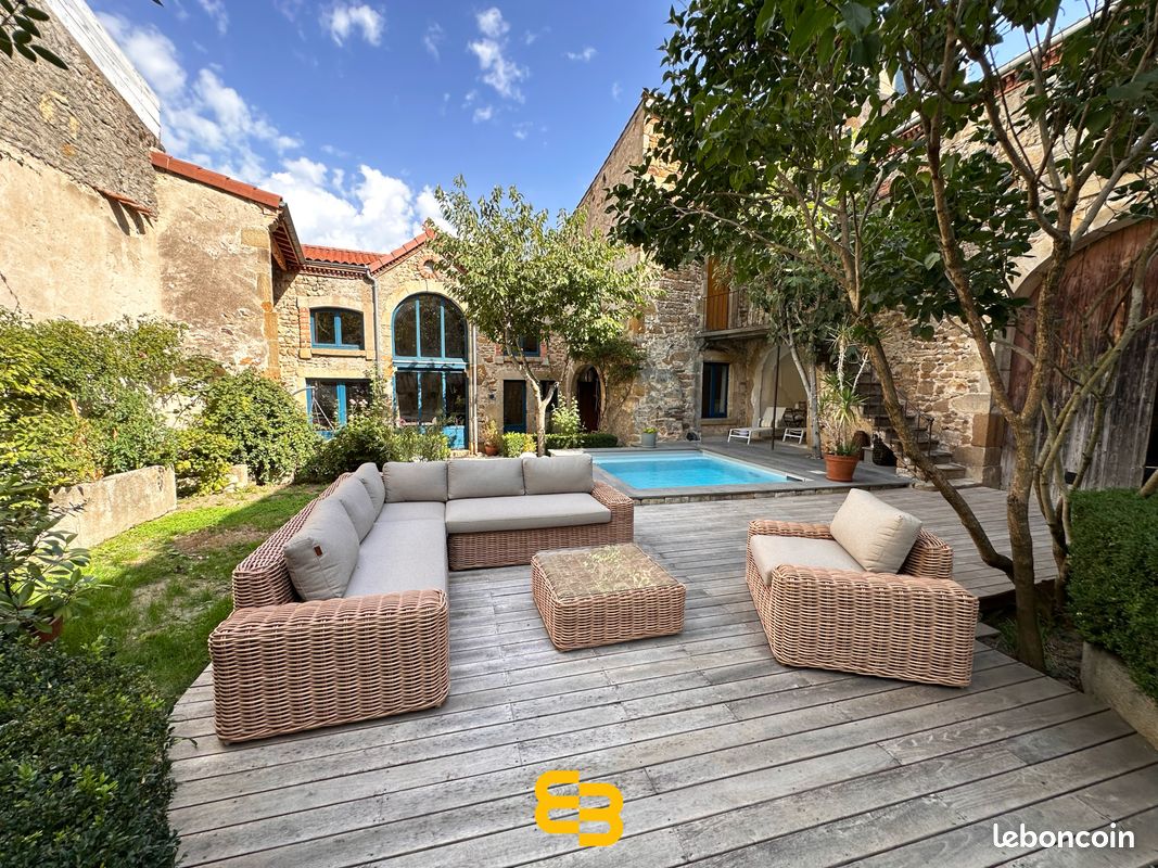Maison 7 pièces 180 m² · à Vic-le-Comte · 180 m² · 570 000 €
