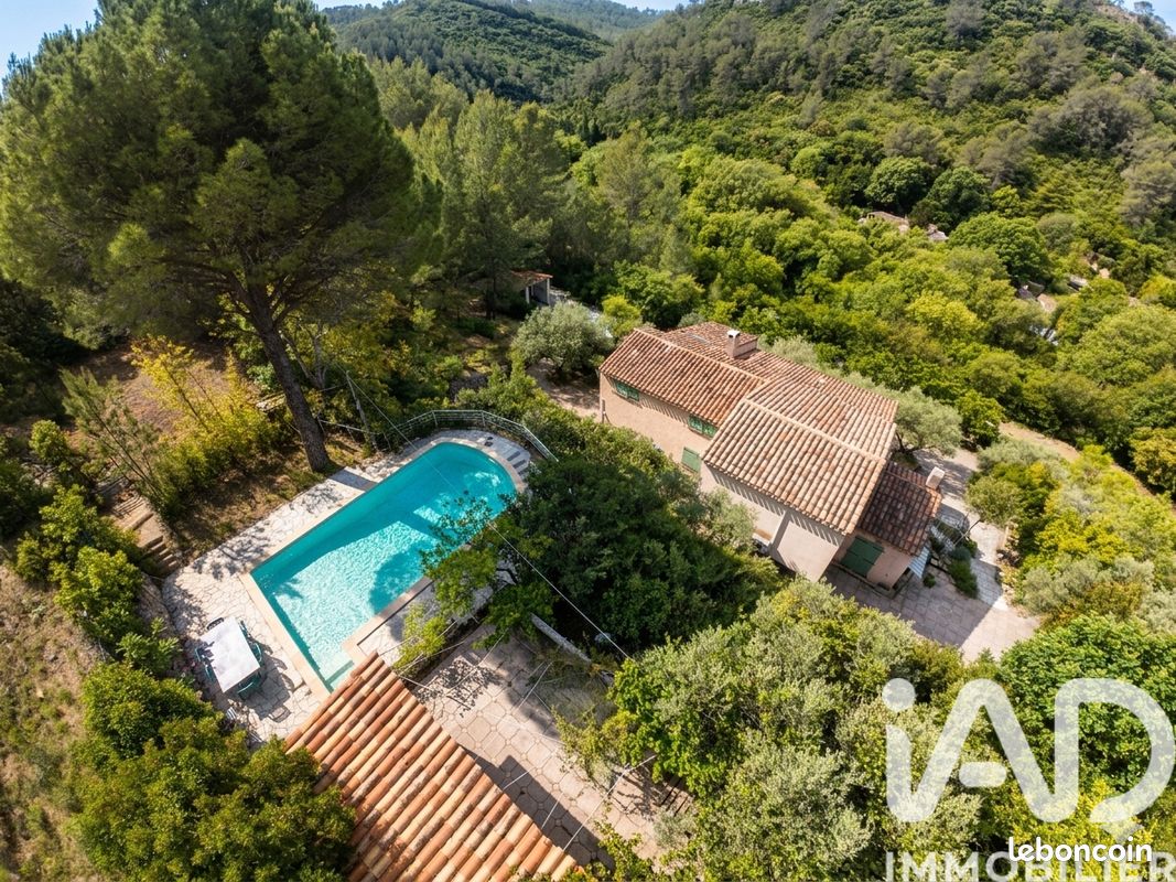 Maison 9 pièces 265 m² · à Belgentier · 265 m² · 549 000 €