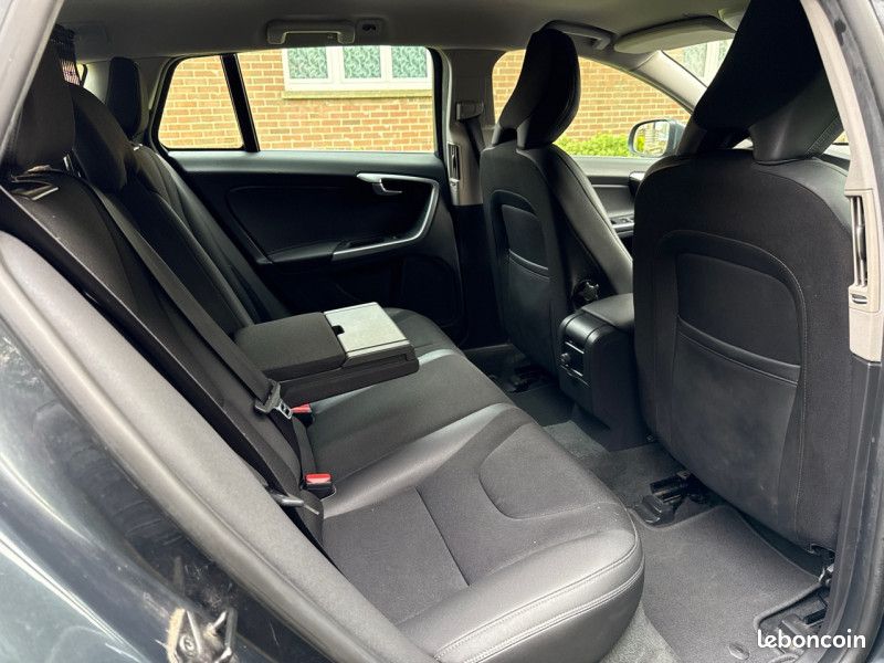 Volvo V60 T3 150CH MOMENTUM - 76.000KM * 1ERE MAIN * GARANTIE (image 18)