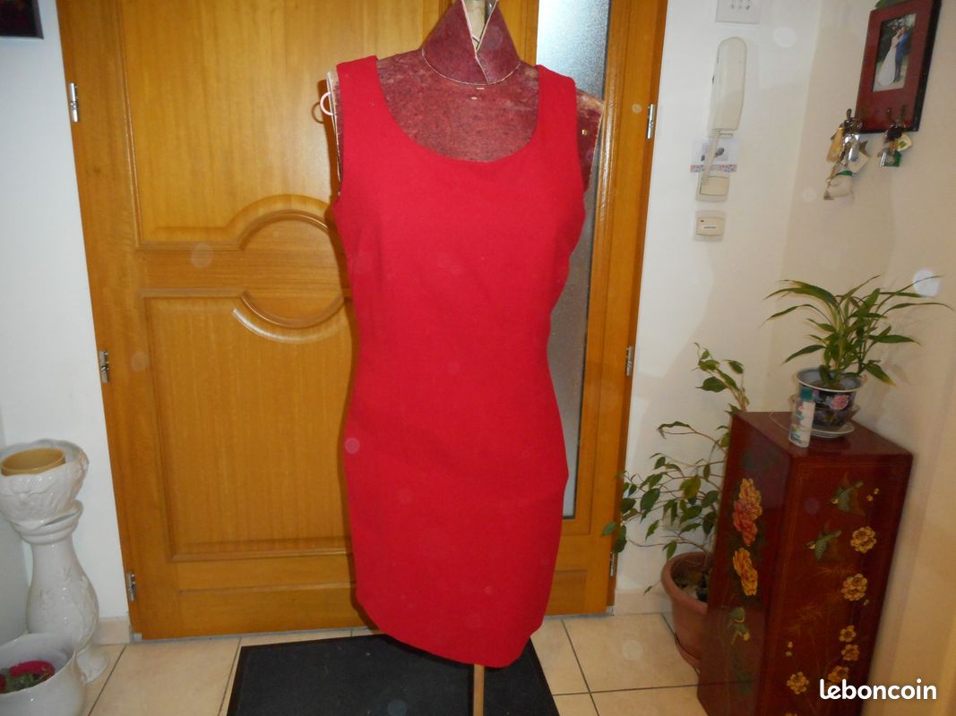 Robe rouge etam sans manche cintrée laine T 38 (image 1)