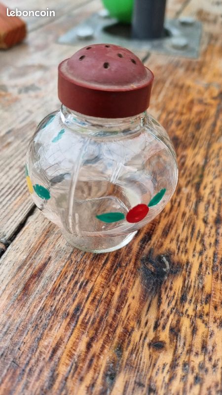 Salière en verre avec motif fruit rouges (image 1)