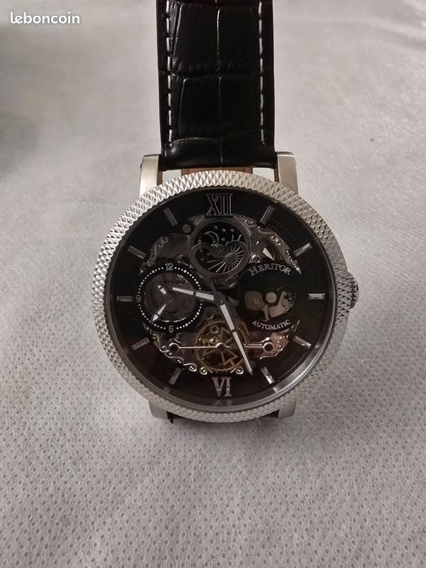Montre Automatique HERITOR Pour Homme HERHR4103 - Cadran Noir, Boîtier Doré, Bracelet Cuir Noir - Neuf