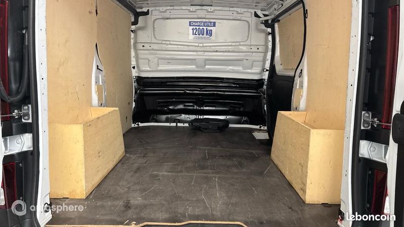 Renault Trafic Véhicule utilitaire ou Société L1H1 3T 2.0 Blue dCi 130ch Confort E6E (image 9)