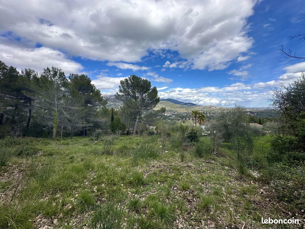 Terrain 2126 m² · à Peymeinade · 2 126 m² · 230 000 €