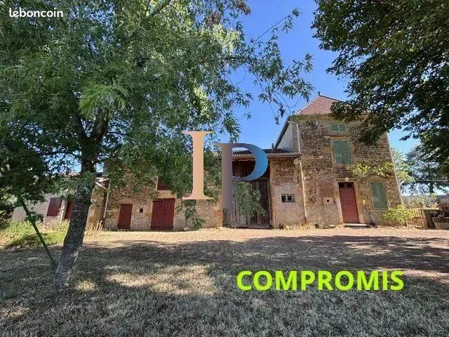 Maison 8 pièces 159 m² · à Saint-Nizier-sous-Charlieu · 159 m² · 273 000 €