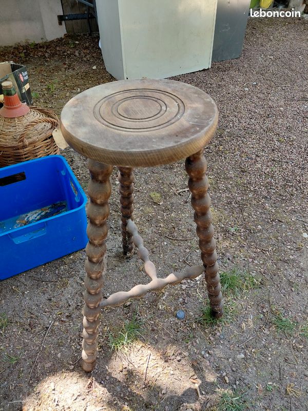 Tabouret tripode haut en bois tourné vintage (image 3)