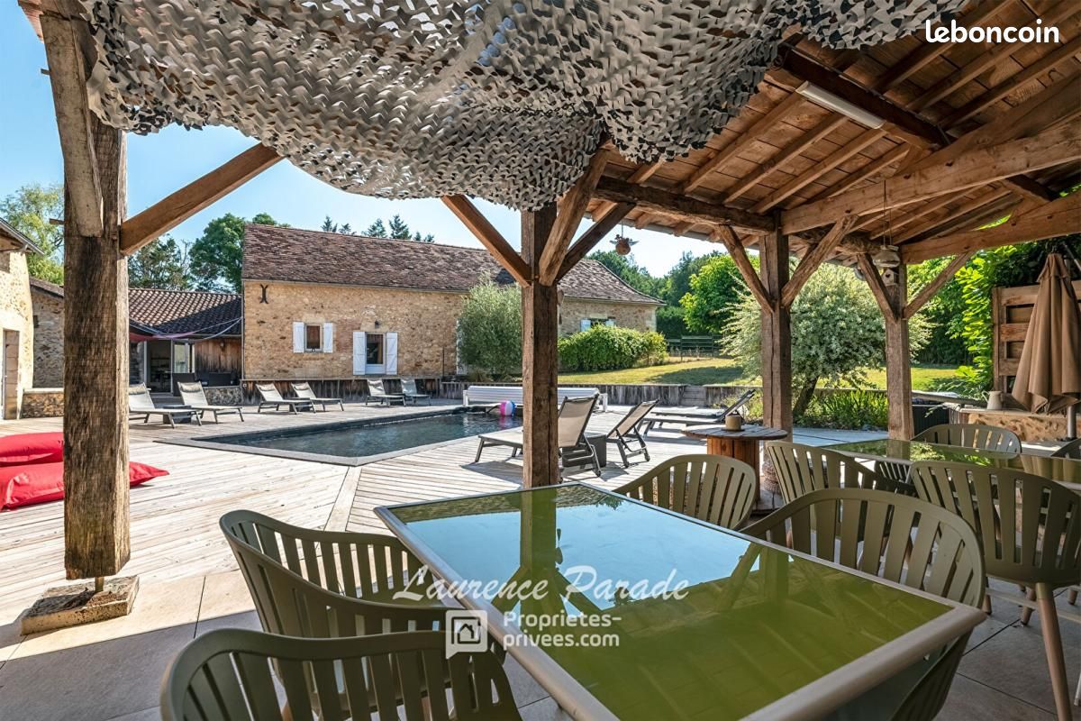 Maison 15 pièces 343 m² · à Sourzac · 343 m² · 997 500 €