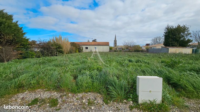 Terrain 698 m² MOEZE