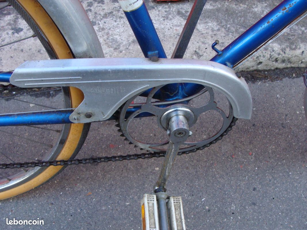Vélo Porteur de ville Spécial CNC double porte bagages 1965 Bleu 3 vitesses au cadre, Cadre M T56 avec les roues en 650 x 35 B (roues de randonneuse) assez léger 12 kgs. Pneus Michelin World Tour (image 6)