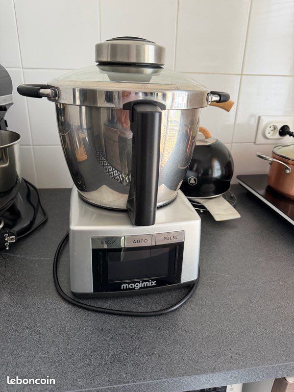 i-Companion Touch Pro HF93D810 Robot cuiseur - 17 programmes - 8 accessoires - Balance intégrée
