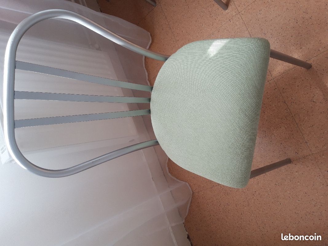 Vends jolie chaise rénovée faire offre (image 2)