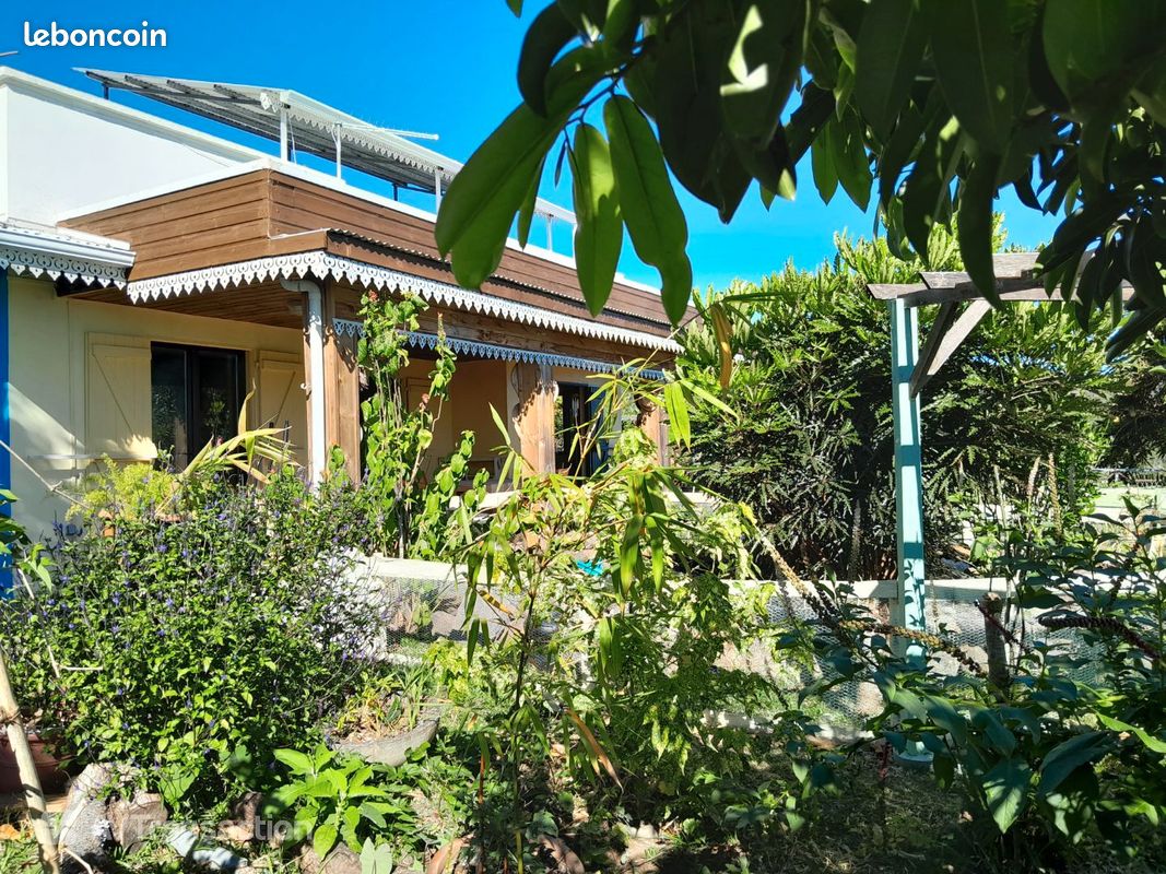 Maison 8 pièces 180 m² · à Saint-Denis · 180 m² · 539 700 €