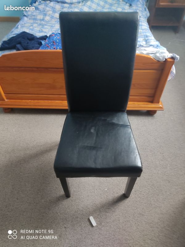 Chaises noires (image 2)