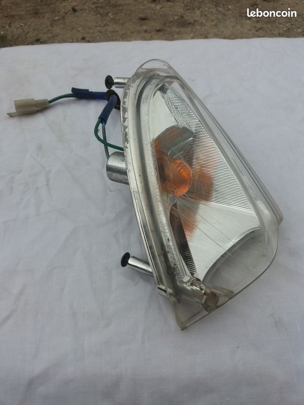 Clignotant droit grand dink 125 (image 1)
