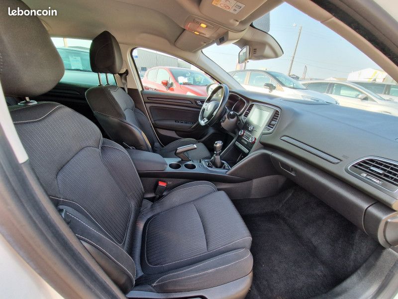 Renault MEGANE IV 1.2 TCE 130CH ENERGY LIMITED (image 9)