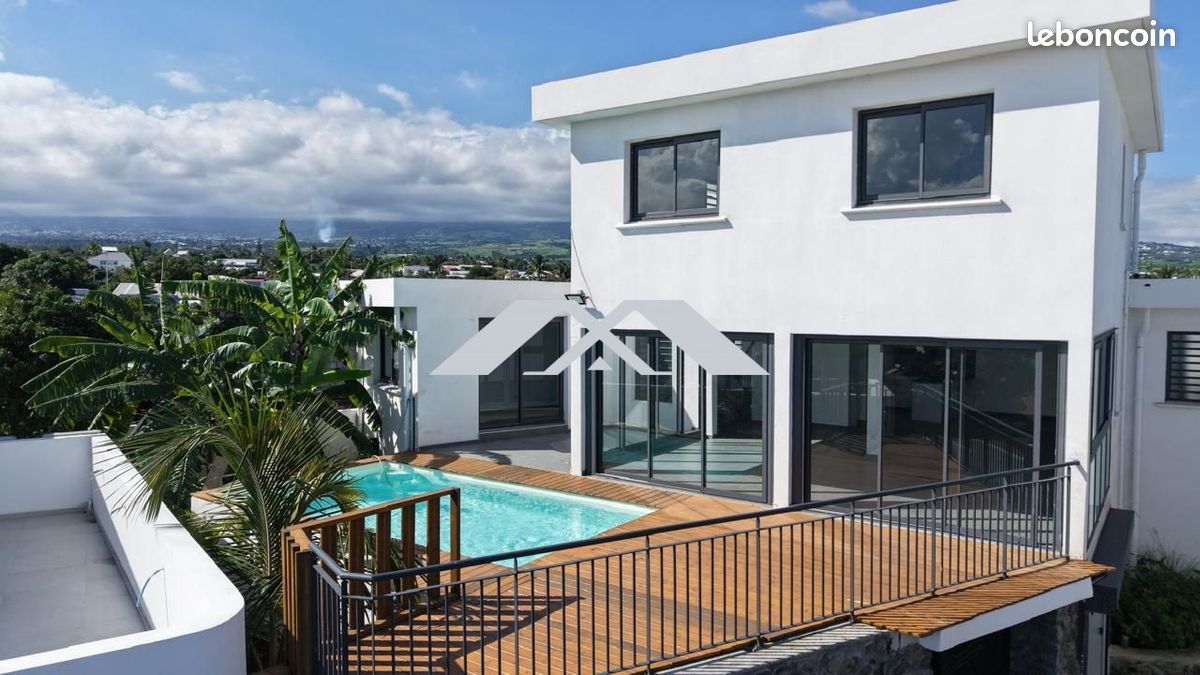 Maison 5 pièces 160 m² · à Saint-Pierre · 160 m² · 3 300 €/mois