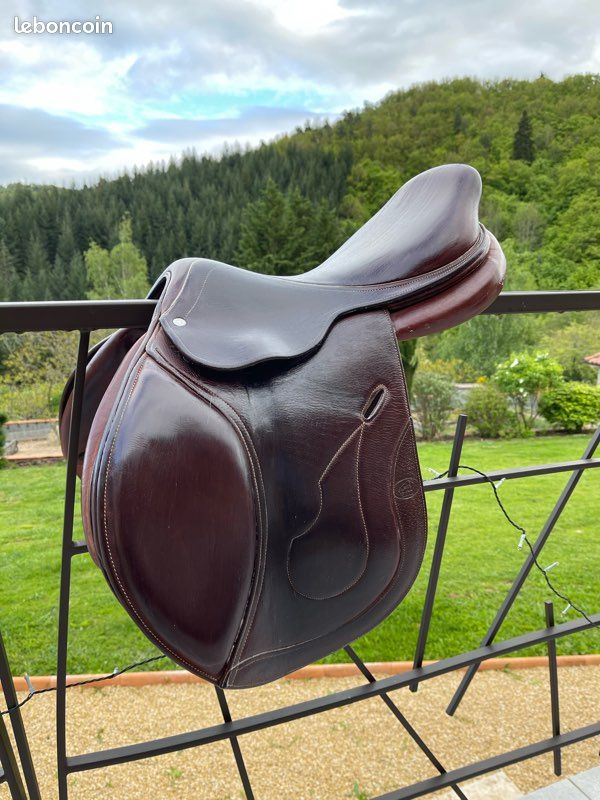 Selle D'équitation H & C 18 Pouces – Cuir – Occasion Bon état