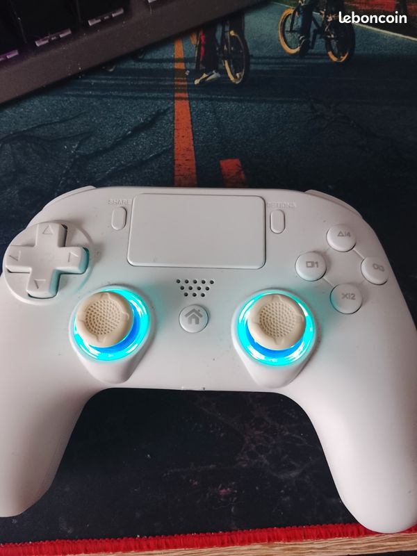 Manette play 5 (image 1)