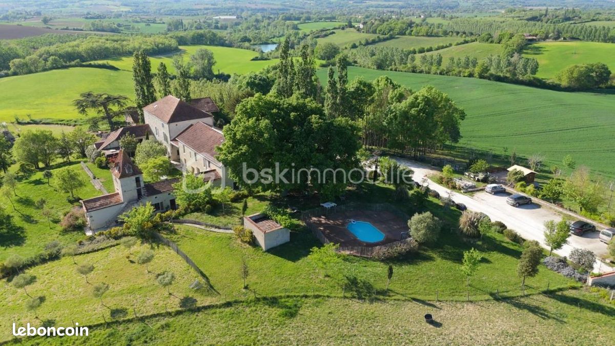 Maison 22 pièces 885 m² · à Agen · 885 m² · 1 290 000 €