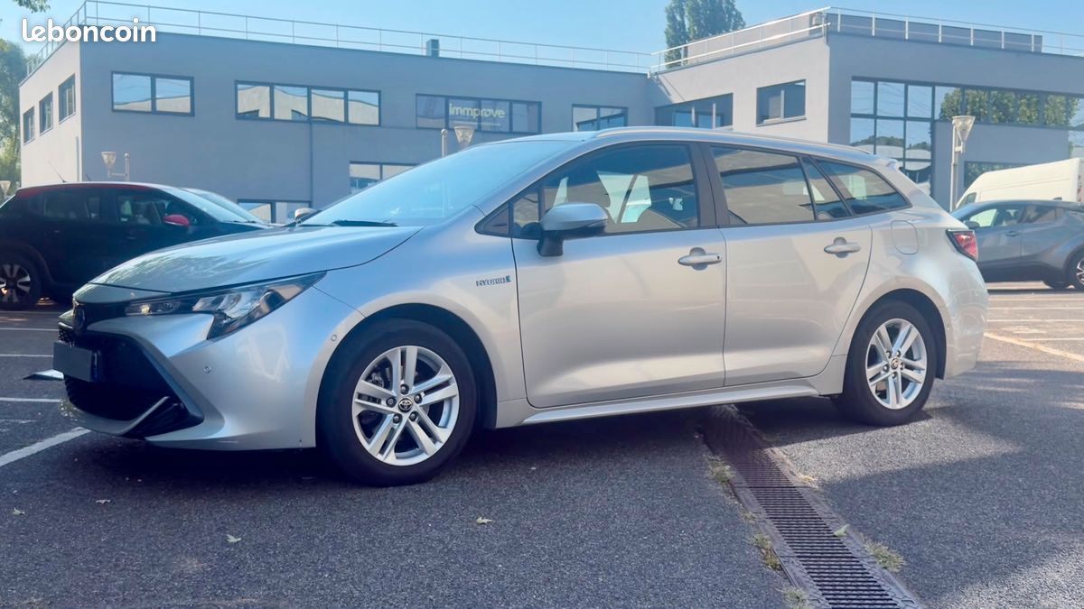 TOYOTA COROLLA TOURING SPORTS 1.8 Hybride 122 Dynamic Business – Automatique – 2022 – 107 000 km (image 1)