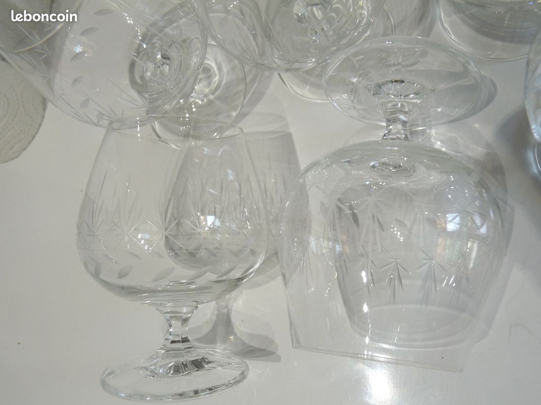 5 verres à cognac décor gravé en cristal anciens (image 4)