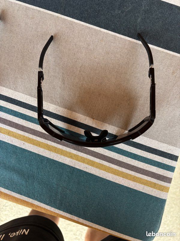 Lot 2 Lunettes de soleil cyclisme Scicon noire + blanche - État neuf » (image 7)