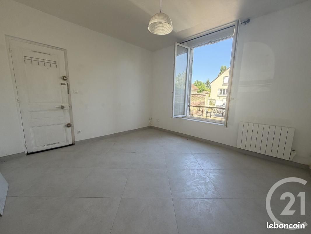 Appartement 1 pièce 25 m² · à Pont-Sainte-Maxence · 25 m² · 605 €/mois