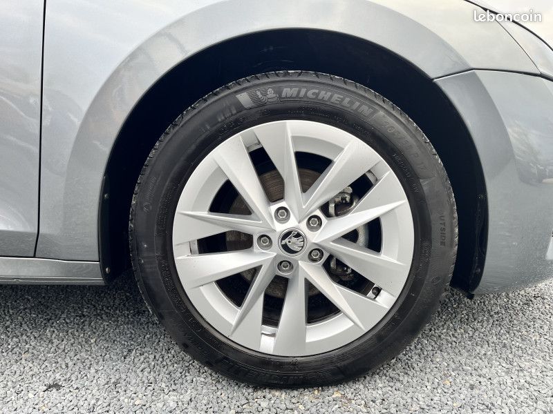 Skoda OCTAVIA COMBI 2.0 TDI SCR 150CH SELECTION DSG7 (image 4)