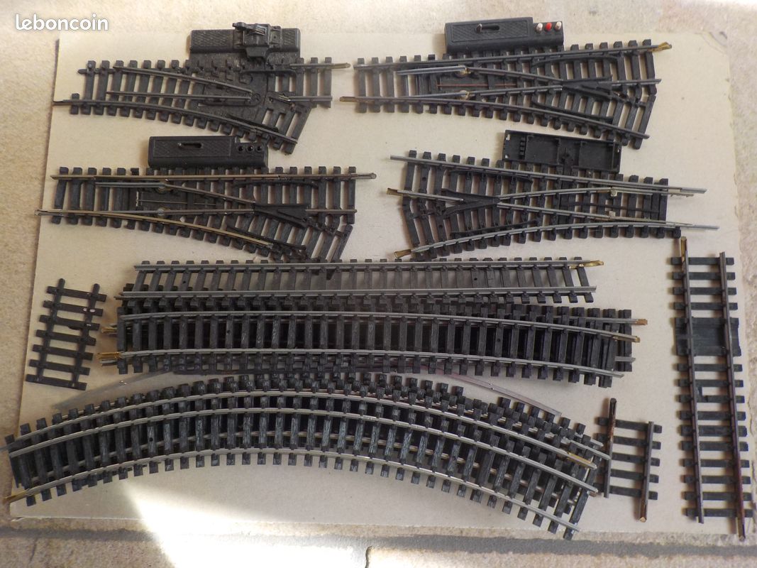 GROS LOT JOUEF AVEC 2 TRAINS + WAGONS + RAILS + AIGUILLAGES DES ANNÉES 50/60