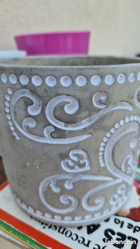 Cache pot (image 2)