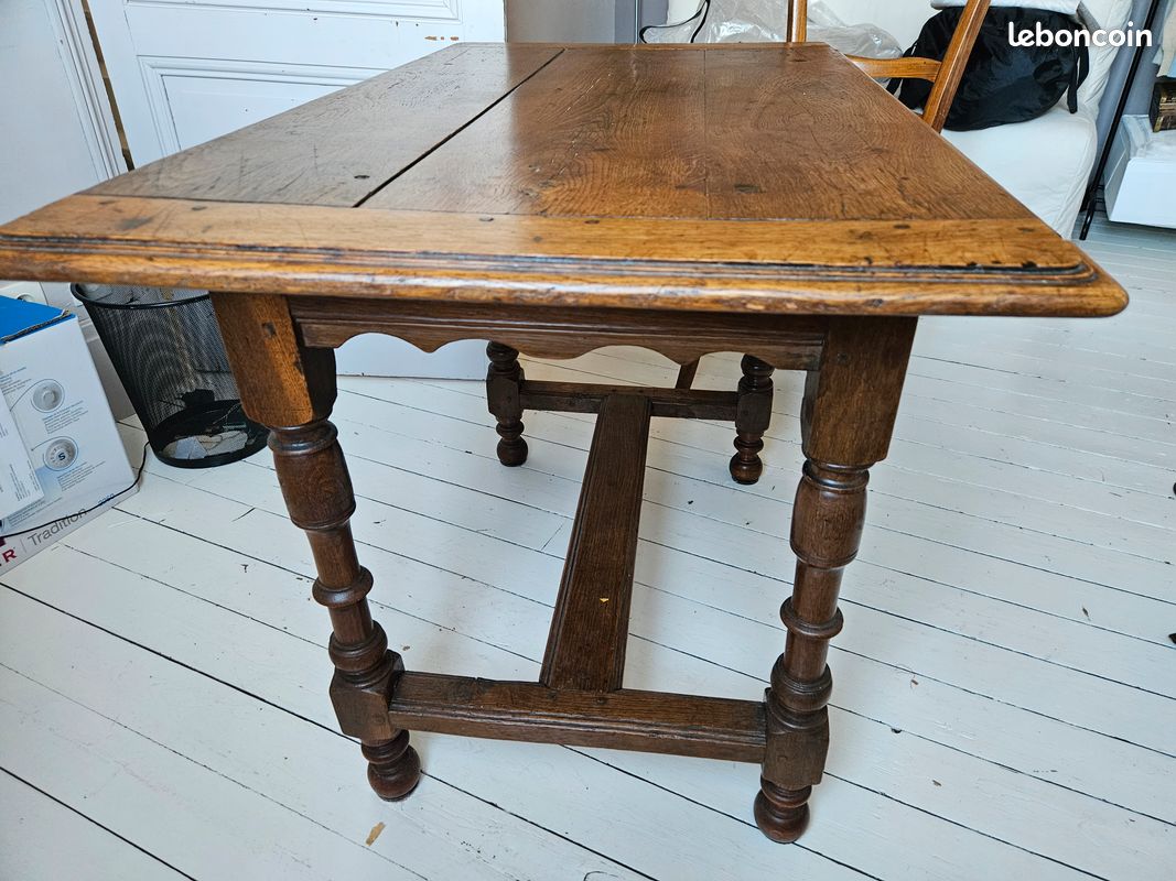 Petite table style louis XIII chêne massif (image 2)