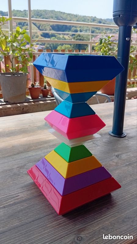 Pyramide Arc en ciel 3D (image 3)