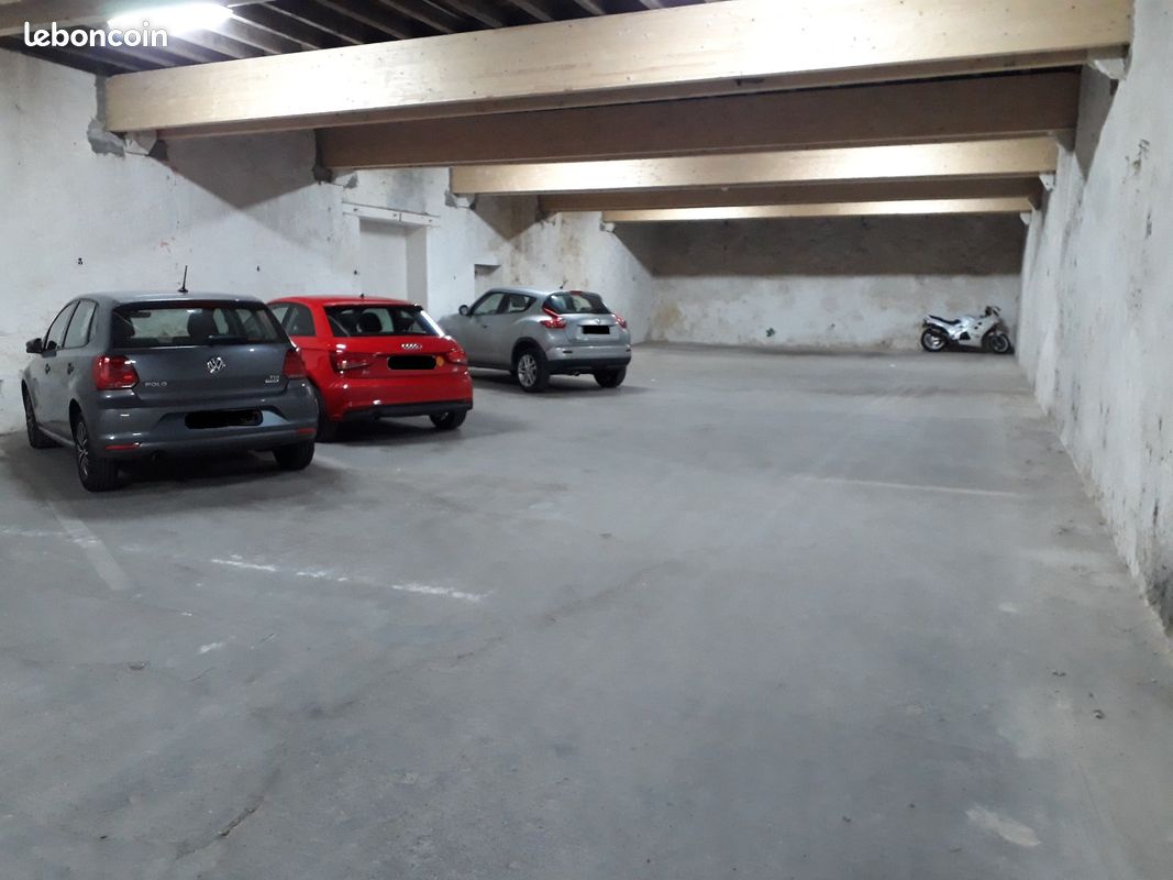 Parking/box Bordeaux · 125 €/mois