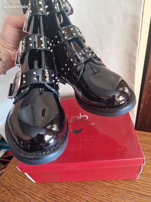 Bottines noires vernies tendance buckles neuves (image 3)
