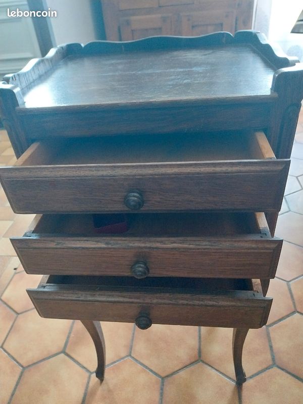 Chevet ancien avec 3 tiroirs (image 2)