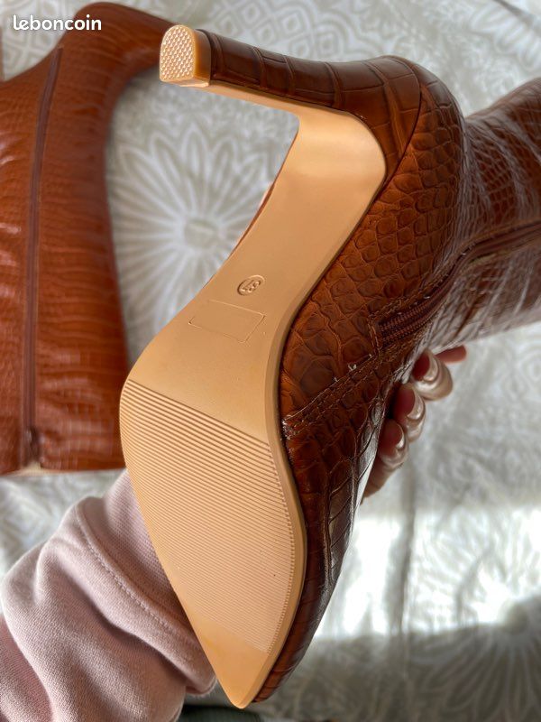 Bottes hautes a talon motif croco marron (image 3)