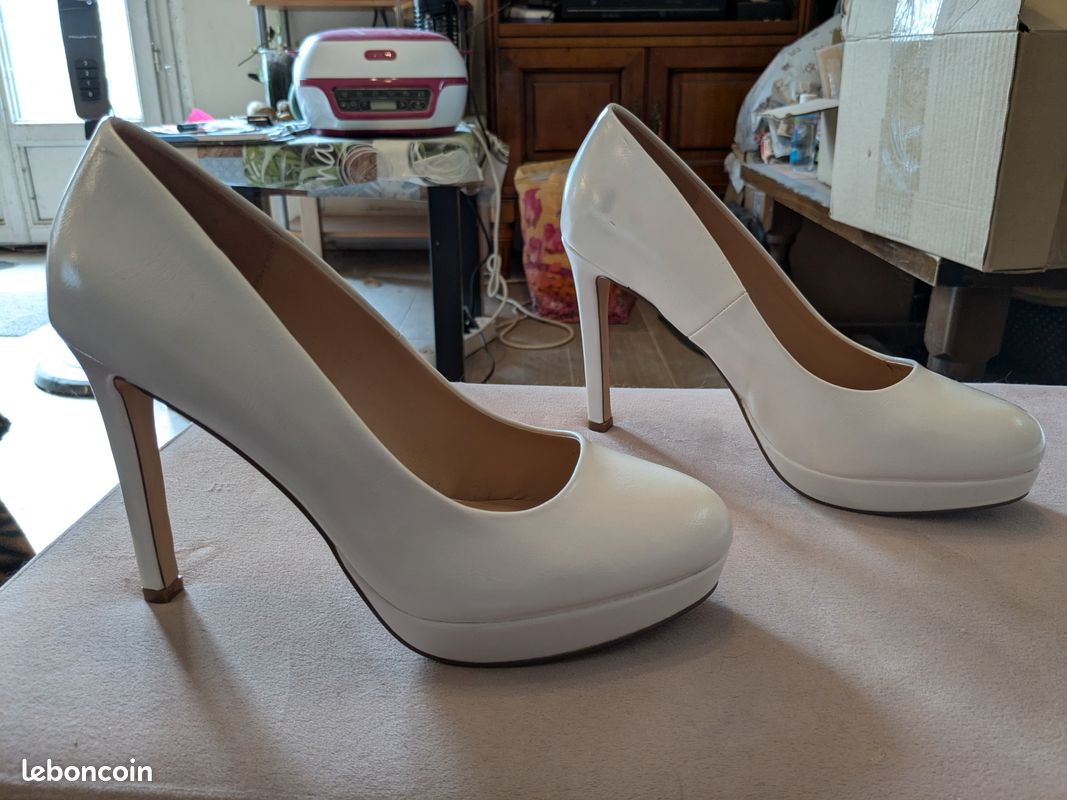 Escarpins blancs à talons aiguilles Even&Odd pointure 42 Chaussures