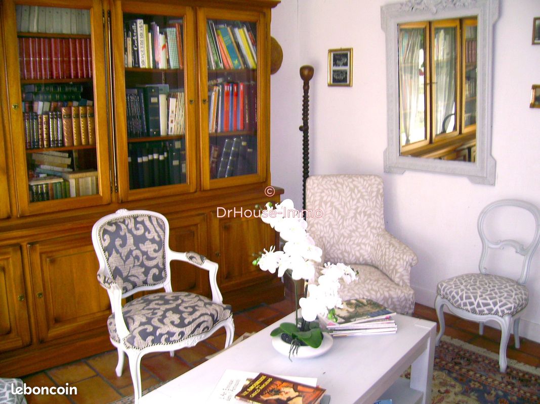 Propriété 9 pièces 267 m² - Xambes 16330 (image principale 4)