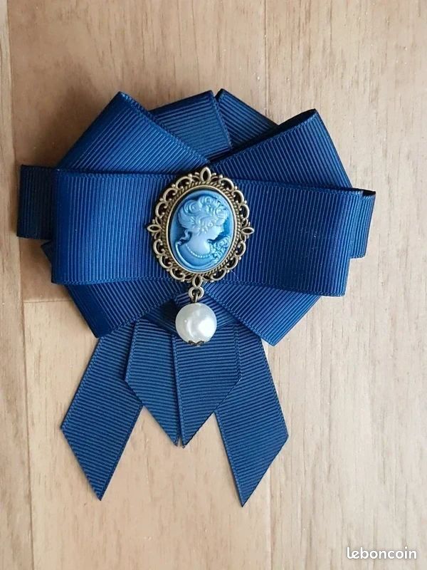 Bijou élégant Pour Femme Broche Fantaisie Vintage Pour Femme - Bijou élégant En Alliage Et Cristal - Couleur Bleue - Idéal Cadeau Saint-Valentin Ou Anniversaire Bijou élégant Pour Femme Broche Fantaisie Vintage Pour Femme - Bijou élégant En Alliage Et Cristal - Couleur Bleue - Idéal Cadeau Saint-Valentin Ou Anniversaire