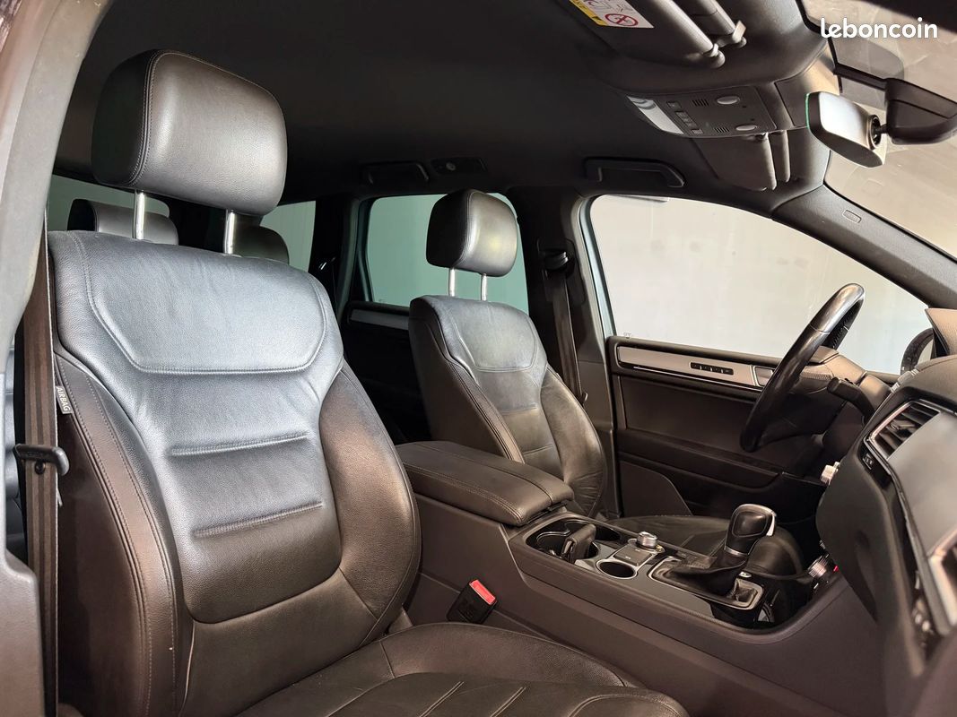 Volkswagen TOUAREG 3.0 V6 TDI 262 CH TIPTRONIC 8 4 Motion R-LINE (image 10)