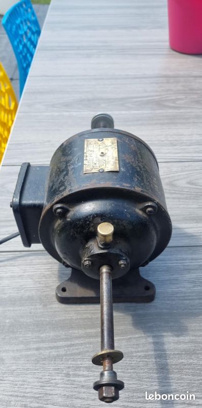 Petit touret d'etablis tres ancien debut 1920 en 120 volts tri ou 208 volts tri pour decoration retro vintage garage plaque emaillée (image 2)