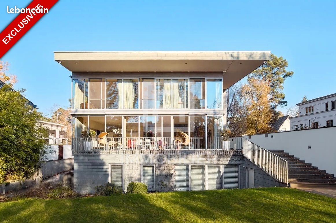 Maison 10 pièces 260 m² · à Bullion · 260 m² · 1 850 000 €