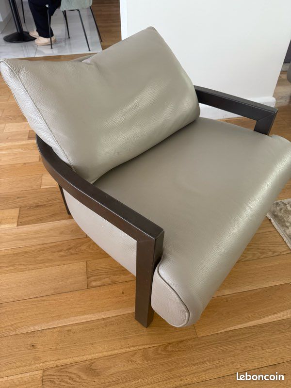 Canapé gris cuir (image 11)